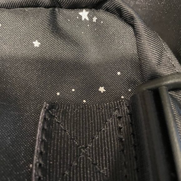 OGIO XIX STARLA BLACK W SILVER
GALAXY PRINT ZIP CLOSE CROSSBODY BAG POUCH NEW - Picture 6 of 13